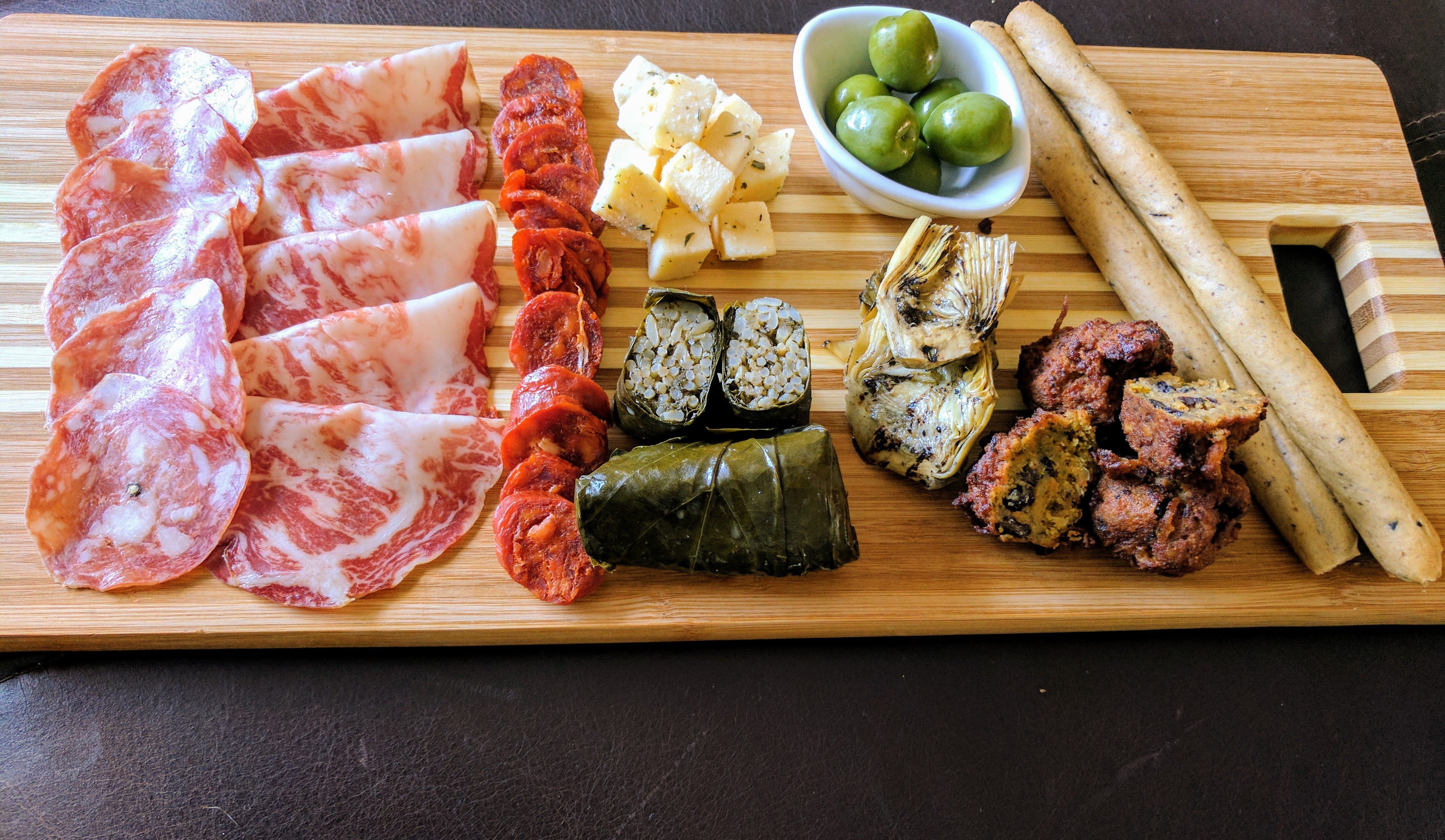 http://blackrockgrill.com/cdn/shop/articles/charcuterie_board.jpg?v=1499689613