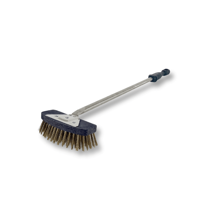 The Effeuno Pizza Oven Brush, with its long handle and rubber grip, is perfect for cleaning grills. It features a sturdy bristle head with brass bristles arranged in rows for effective scrubbing.