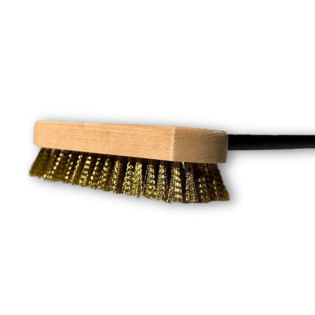 Effeuno pizza oven brush with blck handle and brass bristles on a white background