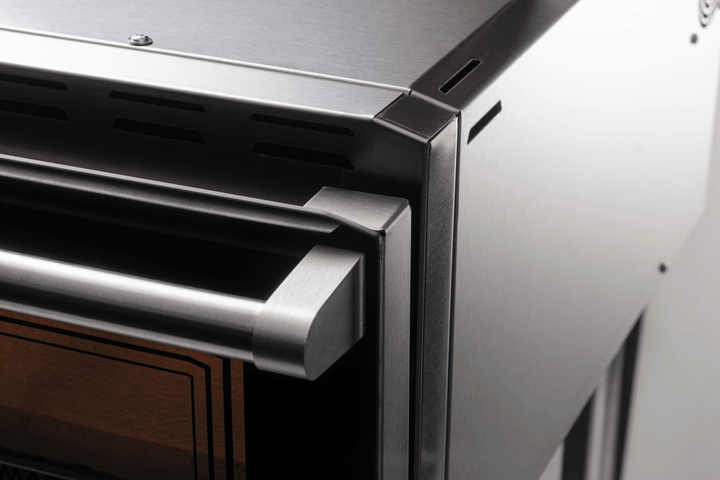 Close-up of the front right corner and sturdy door handle on the Macte Voyager Twin Advanced, highlighting the premium stainless steel build.